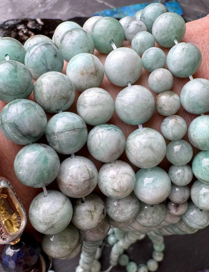 картинка Изумруд Берилл Шар 7,10,11мм от магазина Одежда+