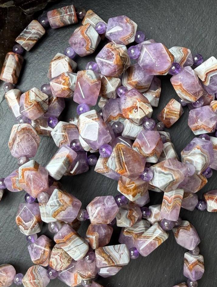 картинка Агат с Аметистом Галтовка в гранях 16-20 мм от магазина Одежда+